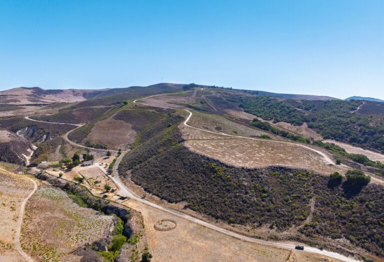 Rolling hills and ranch roads across 289 acres
